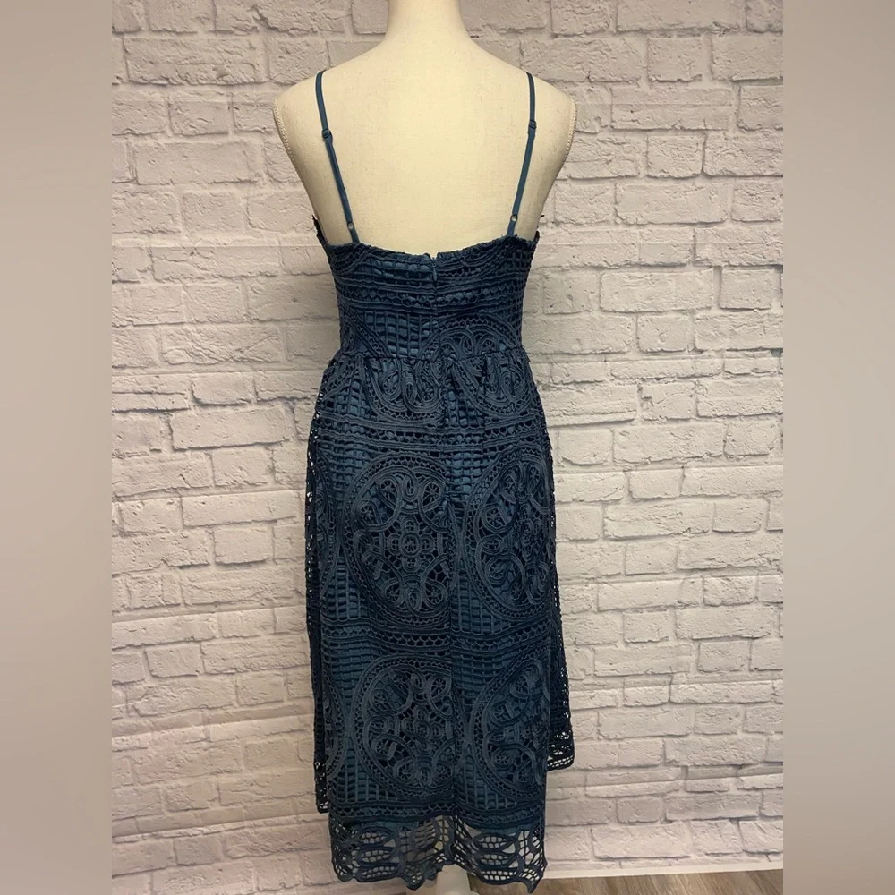 Hidden Label Elegant Blue Lace Midi Dress Size Small - Picture 4 of 9